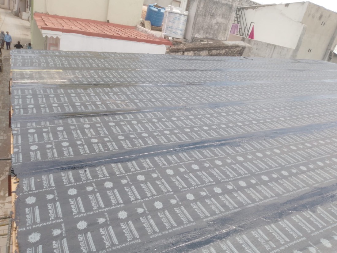 Roof bitumen waterproofing treatment